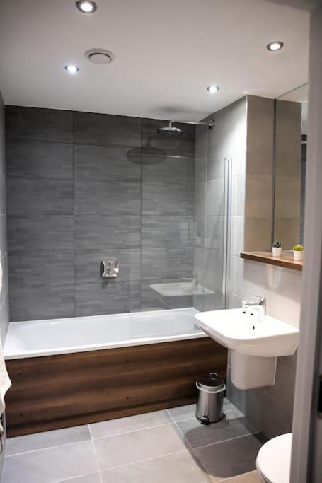 Modern 2 Bedroom Apartment - City Centre - Parking Μάντσεστερ Εξωτερικό φωτογραφία